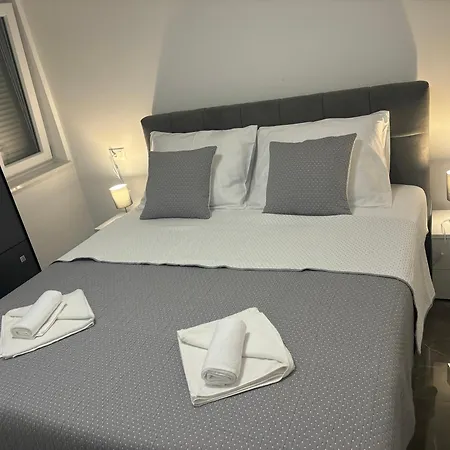 Tini 4 Apartment